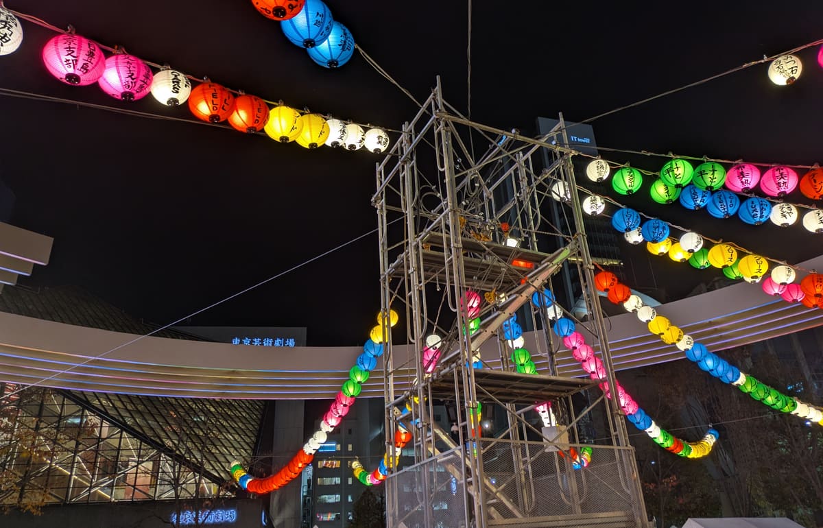 東京芸術劇場の前の広場