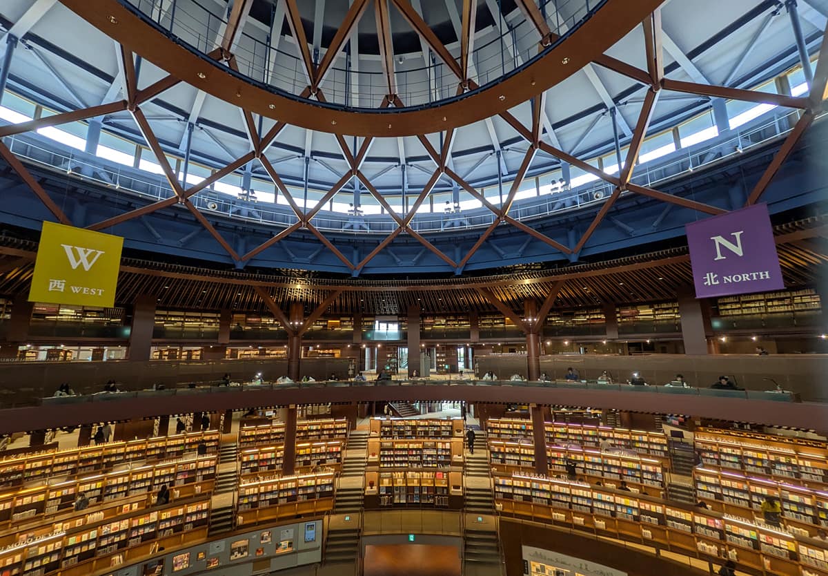 石川県立図書館